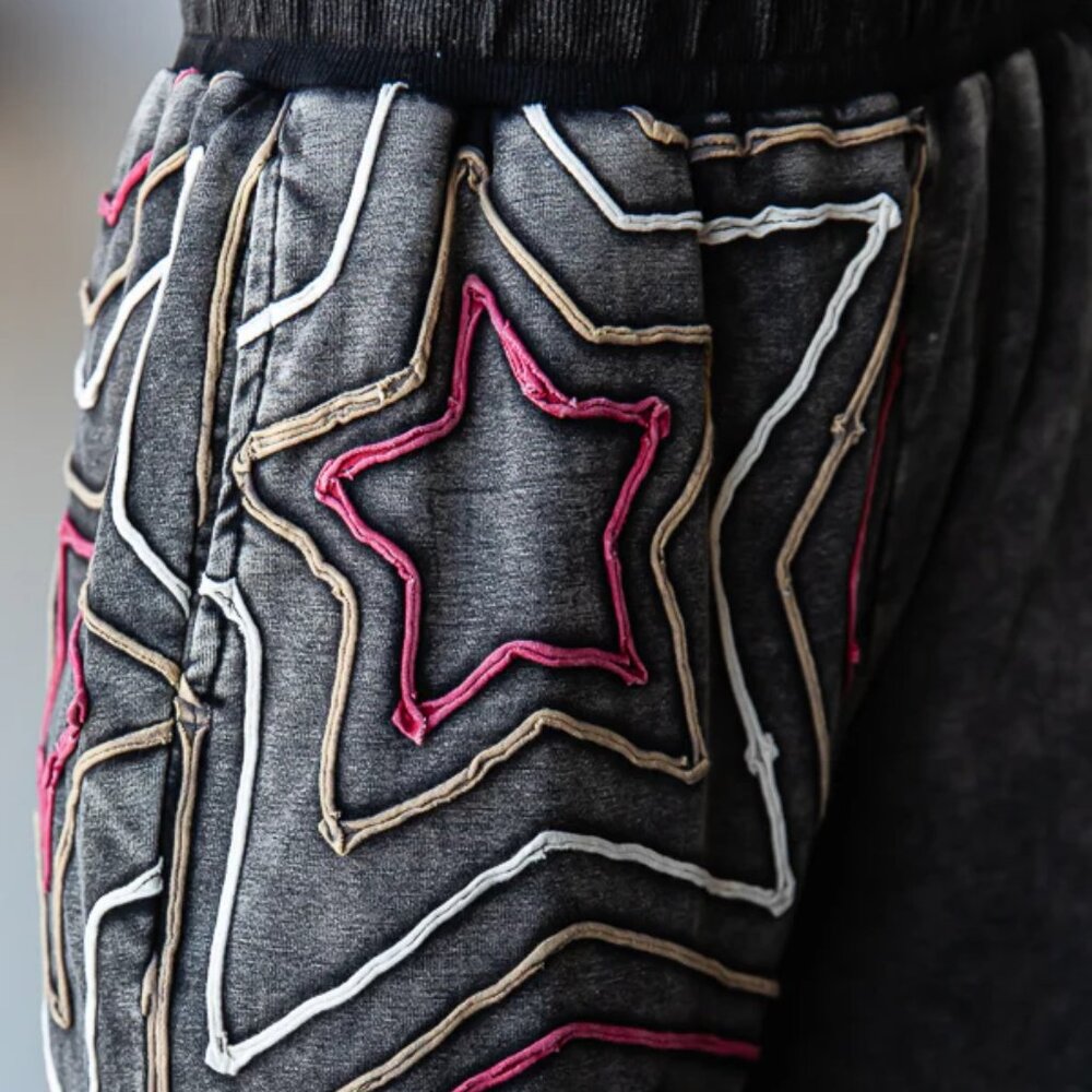 Oli & Hali Washed Star Applique Jogger Pants Size Medium - Picture 2 of 5